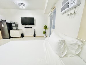 Iron/ironing board, bed sheets, wheelchair access - Stay in Style: Hotel-Like Comforts in a City (Iloilo City)