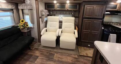 Country Glamper • fireplace • hot tub • cold plunge