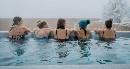 Country Glamper • fireplace • hot tub • cold plunge