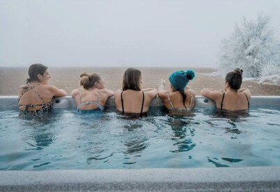 Country Glamper • fireplace • hot tub • cold plunge 