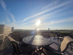 Outdoor dining - OCEANFRONT HOME Views! Path to Beach! Dog Friendly! GREAT Outdoor Spaces-Updated (Grayland)