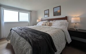 2 bedrooms, free WiFi, bed sheets - NEW - OCEANFRONT HOME - Views! Path to Beach! Dog Friendly! GREAT Outdoor Spaces (Grayland)