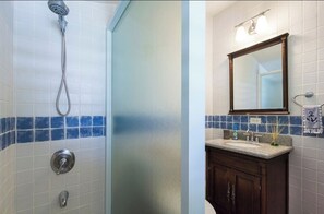 Shower, towels, soap, toilet paper - 3-bedroom villa in lovely Cabo Rojo with AC, Beach, Pool and more (Cabo Rojo)