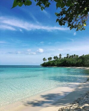 Sun-loungers, beach towels - 3-bedroom villa in lovely Cabo Rojo with AC, Beach, Pool and more (Cabo Rojo)