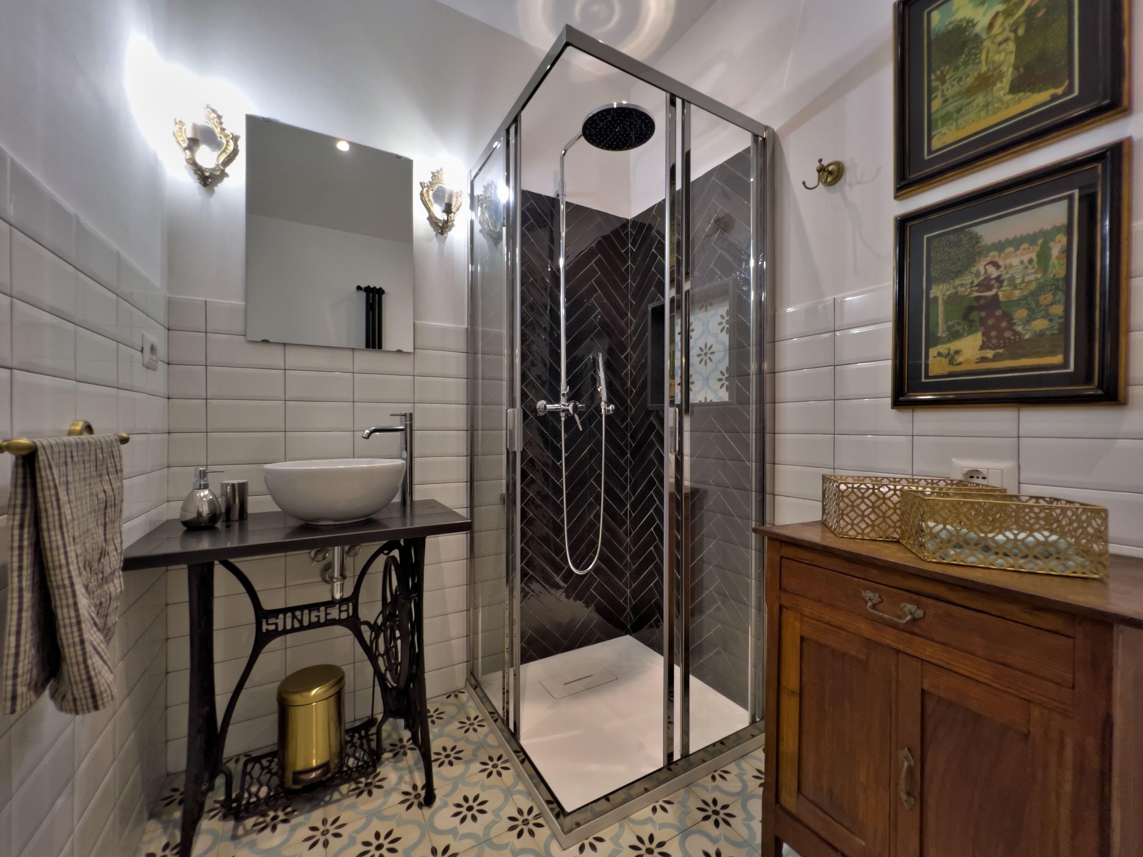 Doccia, asciugacapelli, bidet, asciugamani