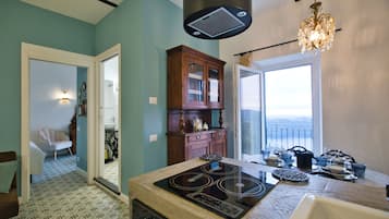 Fridge, microwave, oven, coffee/tea maker