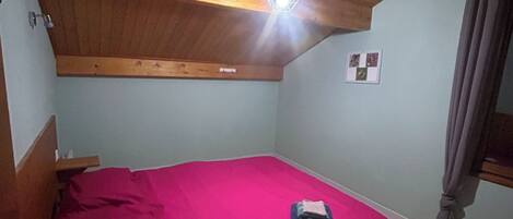 3 dormitorios, tabla de planchar con plancha, wifi y ropa de cama