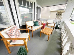 Terrace/patio - Look no further in Lakewood! 2bed 1bath Central AC (Lakewood)