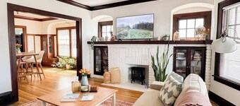 Look no further in Lakewood! 2bed 1bath Central AC