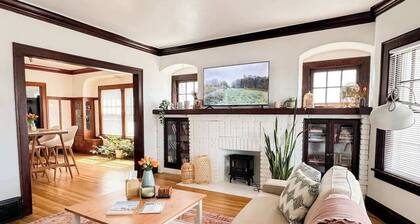 Look no further in Lakewood! 2bed 1bath Central AC