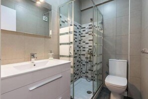 تجهيزات دش، مجففات شعر، مناشف، صابون