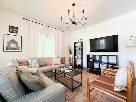 TV, offices. Look no further in Lorain! AC! Pets! 1st Floor