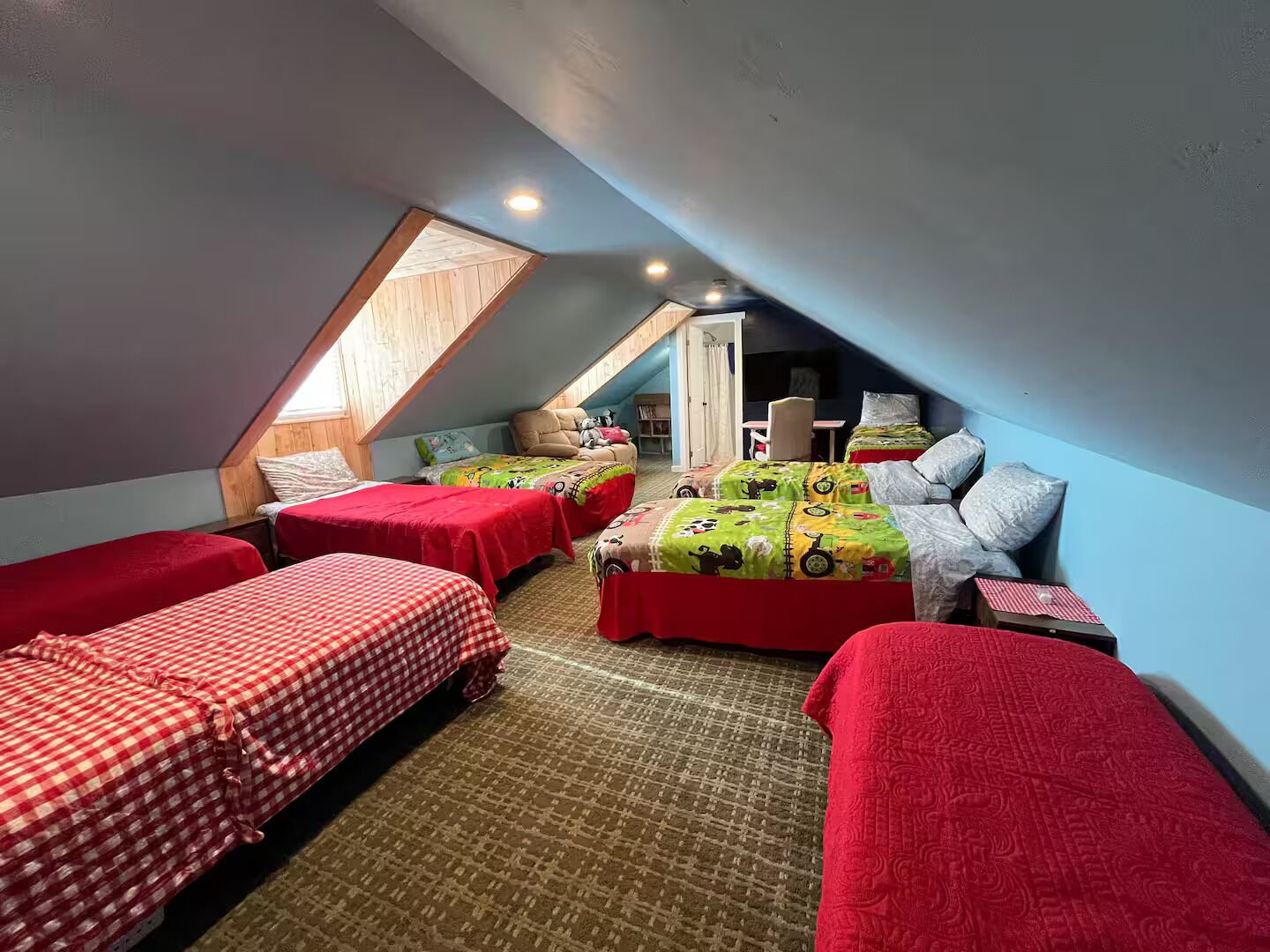 9 bedrooms, iron/ironing board, WiFi, bed sheets