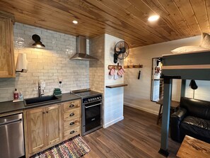 Horno, parrilla de estufa, lavavajillas y tostadora 