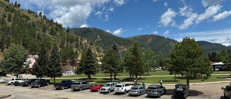 المنطقة المحيطة بالمنشأة