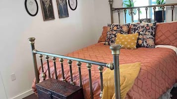 1 habitación, escritorio, wifi gratis y ropa de cama