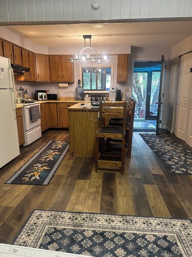 Charming 2+ Bedroom private home