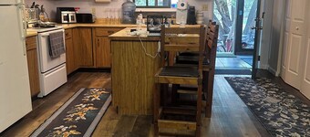 Charming 2+ Bedroom private home