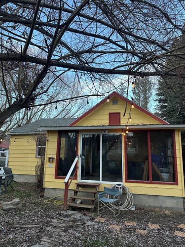 Charming 2+ Bedroom private home