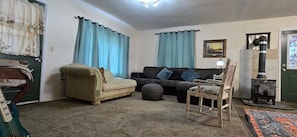 Televisión y chimenea
