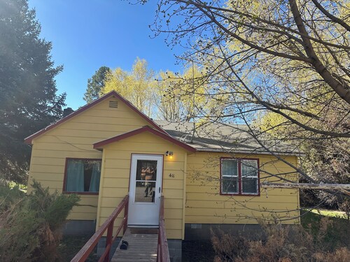 Charming 2+ Bedroom private home