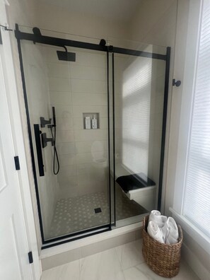 Shower, hair dryer, towels - Beautiful Waterfront Property for rent (Gilford)