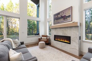 Living area - Family Friendly Modern Forest Retreat Near Yellowstone with AC, Ping Pong, Games (Island Park)