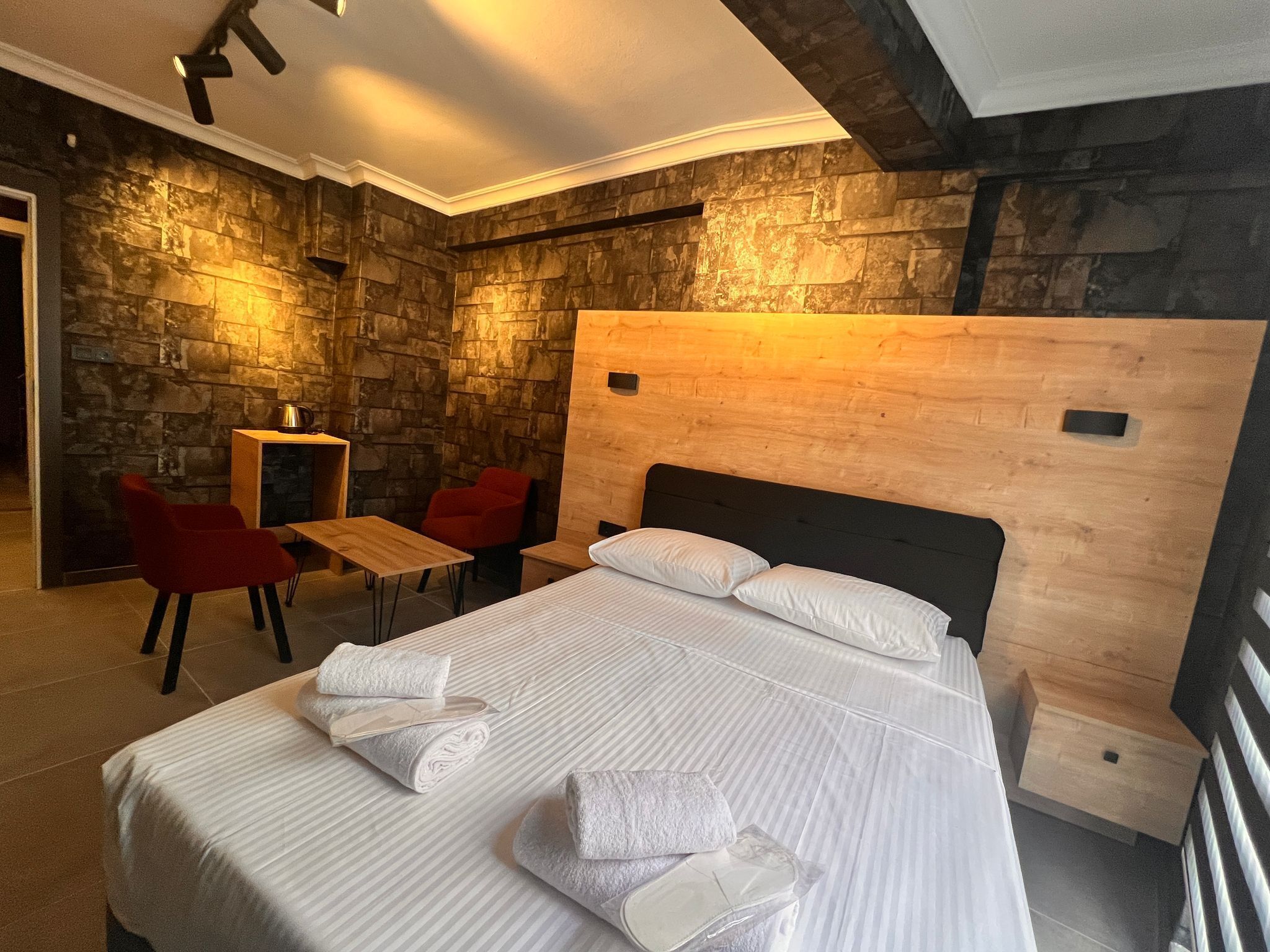 Basic-Zimmer, Stadtblick | Select-Comfort-Betten, Schreibtisch, laptopgeeigneter Arbeitsplatz