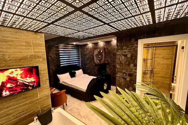 Luxury Room, Hot Tub, Park View | Select Comfort beds, desk, laptop workspace, WiFi (free)