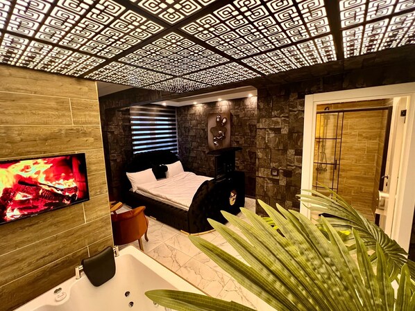 Luxury Room, Hot Tub, Park View | Select Comfort beds, desk, free WiFi - Petra Otel (Eskişehir)