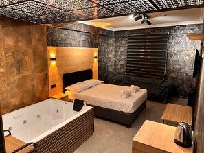 Deluxe Room, Hot Tub | Select Comfort beds, desk, laptop workspace, free WiFi - Petra Otel (Eskişehir)