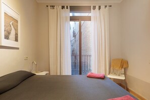 3 bedrooms, iron/ironing board, travel crib, free WiFi