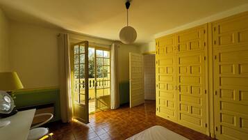 1 chambre, fer et planche Ă repasser, draps fournis