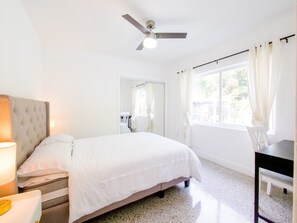 4 bedrooms, iron/ironing board, WiFi, bed sheets
