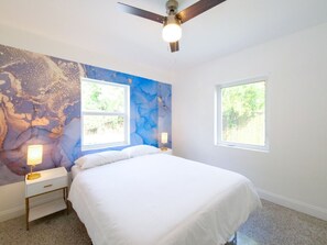 4 bedrooms, iron/ironing board, WiFi, bed sheets