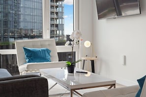 Business Suite, City View | Living area