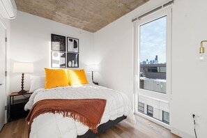 Business Suite, City View | Iron/ironing board, free WiFi