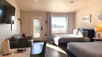 Iron/ironing board, WiFi, bed sheets