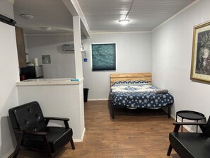 1 soverom, strykejern/-brett, wi-fi (inkludert) og sengetøy