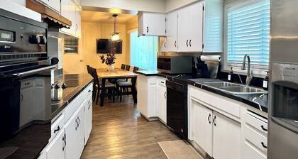 SpaciousHome with King Bed, Game Room & Washer/Dryer