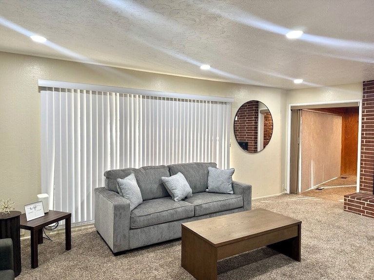 Spacioushome With King Bed, Game Room & Washer/dryer - Lemoore, CA
