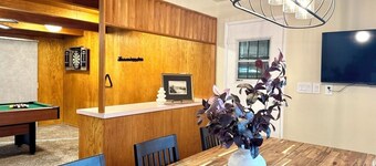 SpaciousHome with King Bed, Game Room & Washer/Dryer