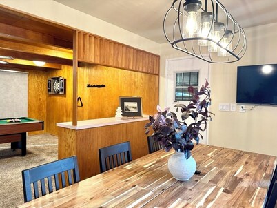 SpaciousHome with King Bed, Game Room & Washer/Dryer