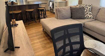 Charming 1-bedroom cottage in welcoming Ashland with AC