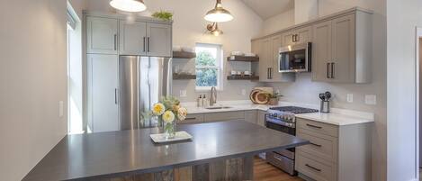 Micro-ondes, four, plaque de cuisson, serviettes en papier