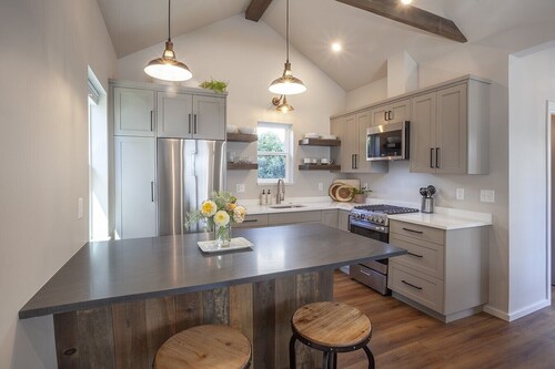 Cozy Modern 1 Bedroom Cottage