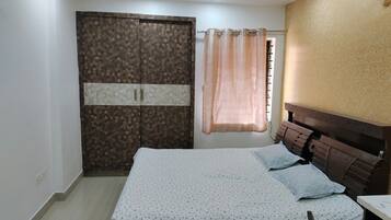 3 bedrooms, internet, bed sheets