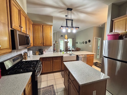 Lovely 4-bedroom house with AC in Round Rock