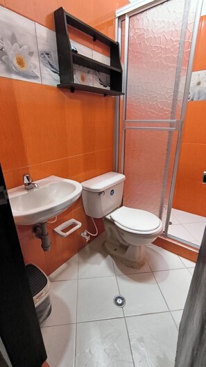 Dutxa, tovalloles i paper higiènic