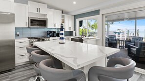 Unclassified image, 3 of 45, button